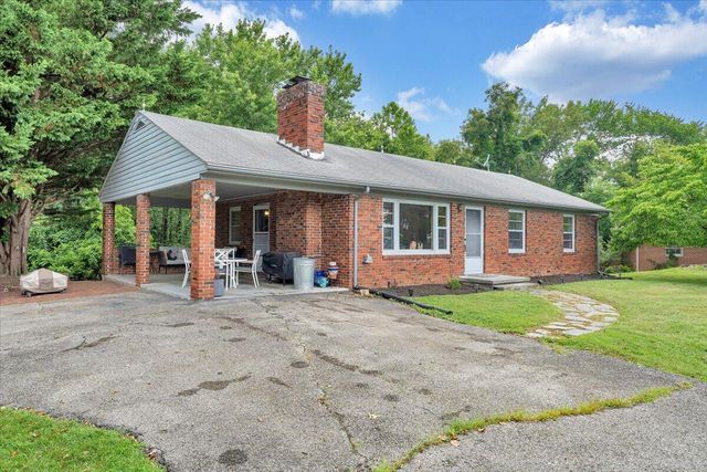 5909 Raintree RD, Roanoke, VA 24018