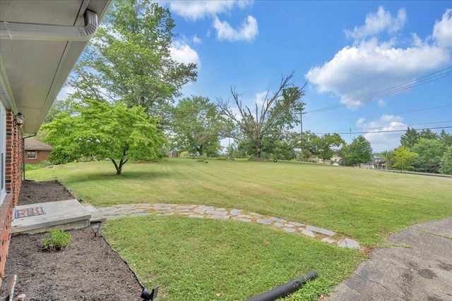 5909 Raintree RD, Roanoke, VA 24018