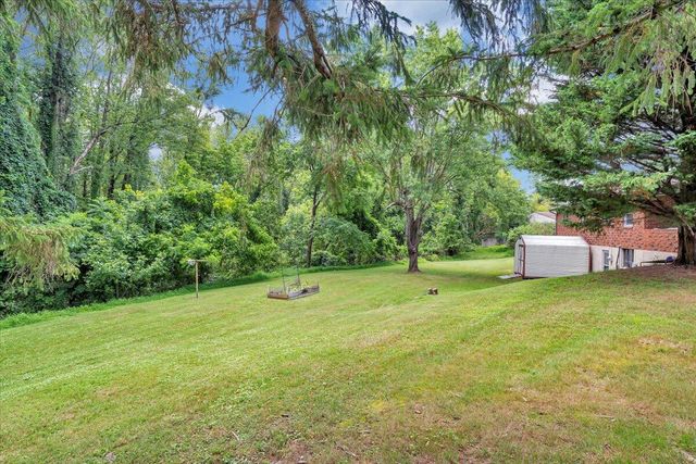 5909 Raintree RD, Roanoke, VA 24018