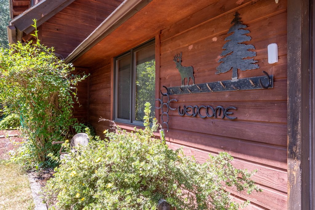 Image 10 of property listing at 80 Pattee Road, Superior, MT 59872