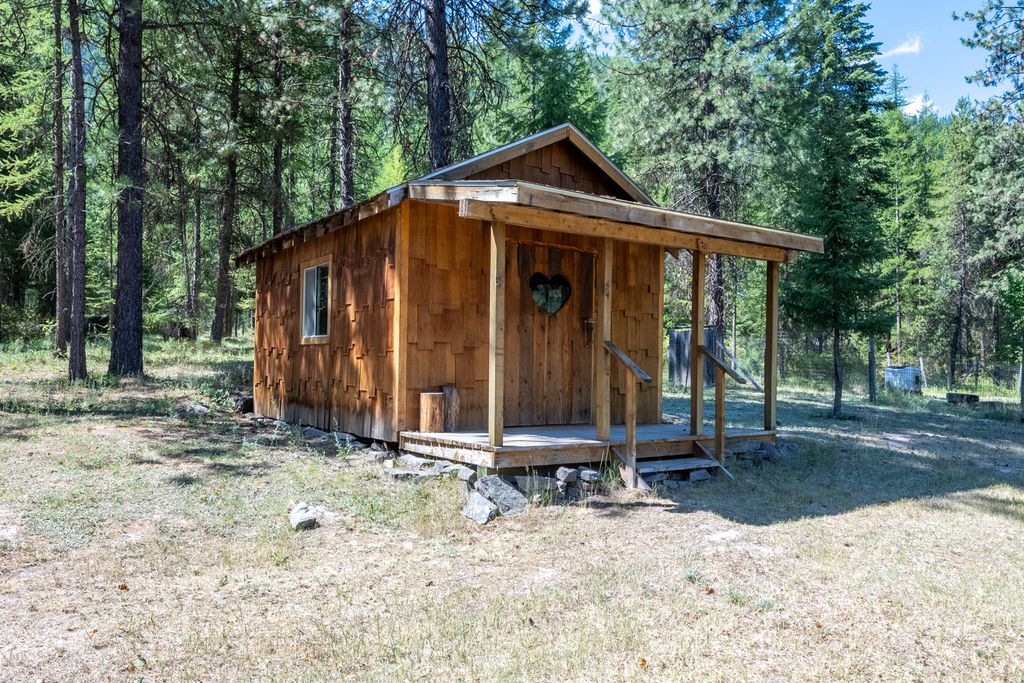 Image 13 of property listing at 80 Pattee Road, Superior, MT 59872