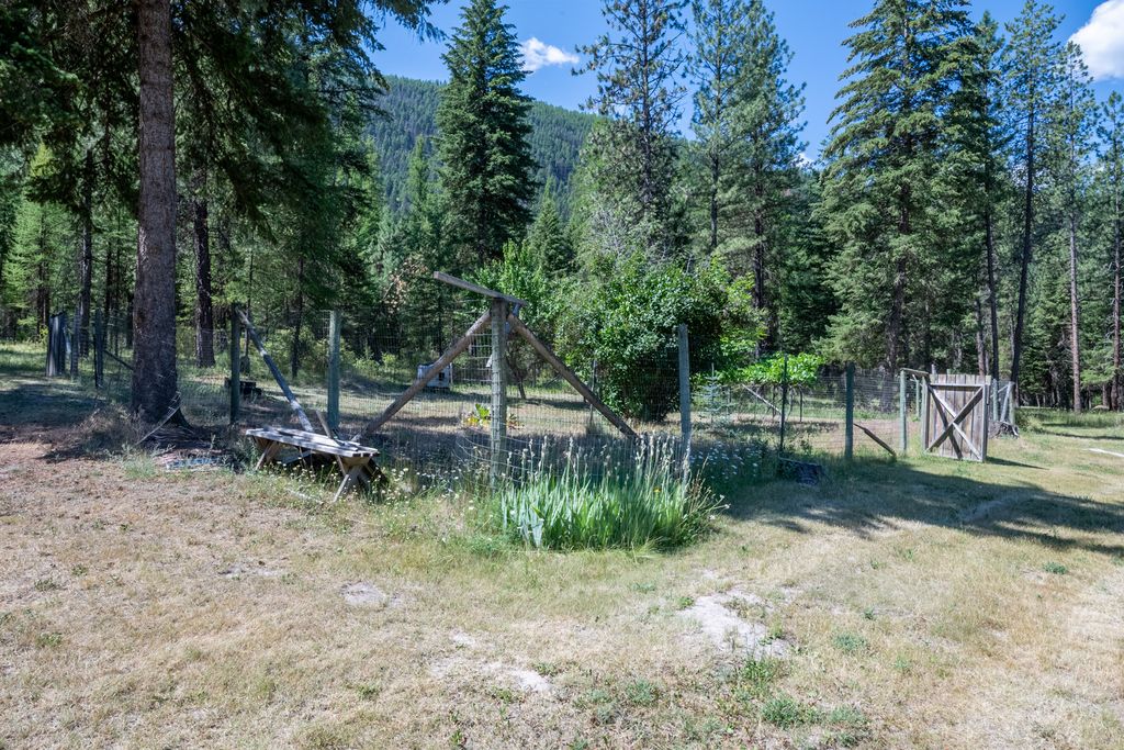 Image 17 of property listing at 80 Pattee Road, Superior, MT 59872