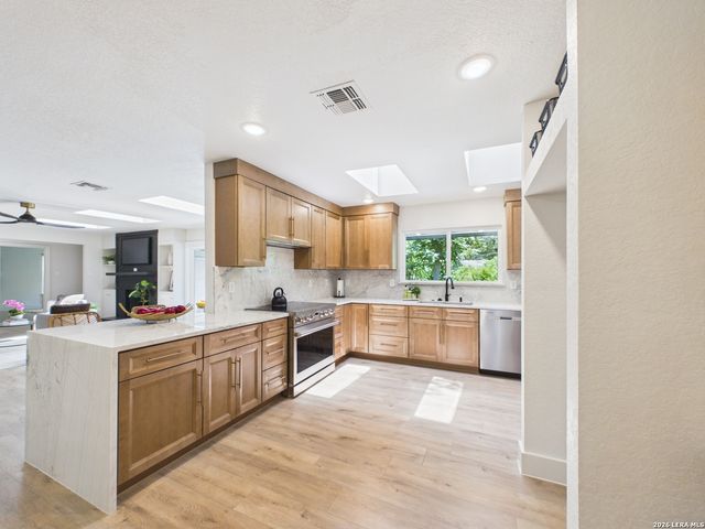 226 Gardenview, Castle Hills, TX 78213