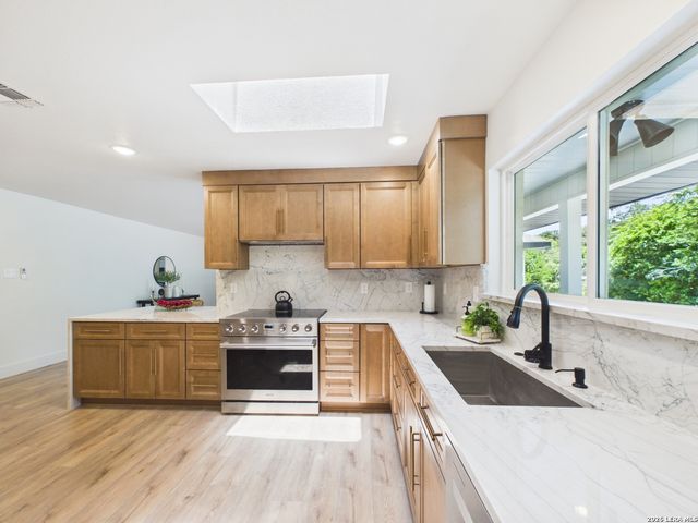 226 Gardenview, Castle Hills, TX 78213