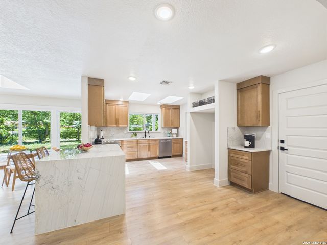 226 Gardenview, Castle Hills, TX 78213