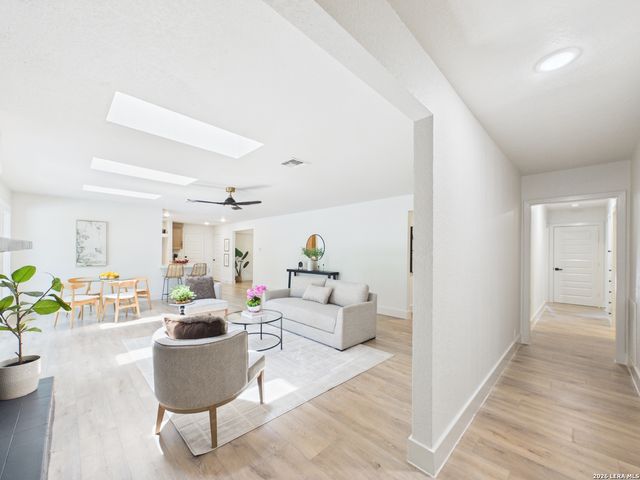 226 Gardenview, Castle Hills, TX 78213