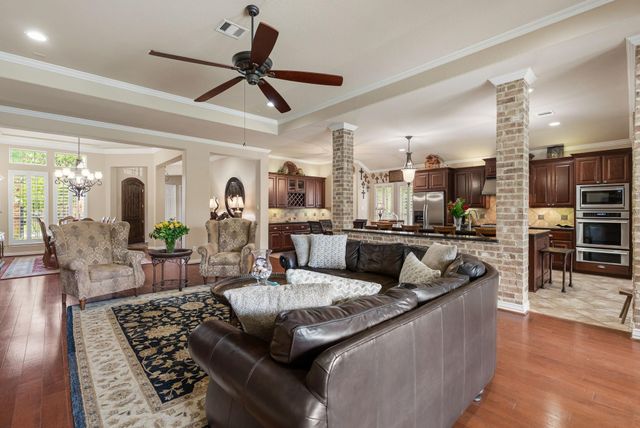 99 N Mews Wood Court, The Woodlands, TX 77381