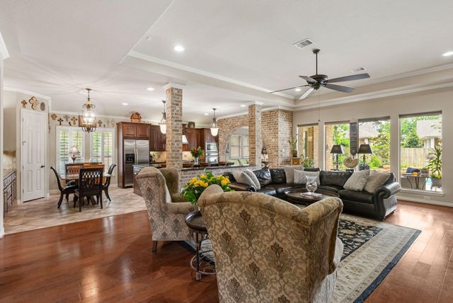 99 N Mews Wood Court, The Woodlands, TX 77381