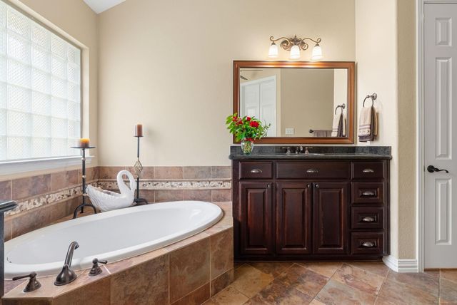 99 N Mews Wood Court, The Woodlands, TX 77381