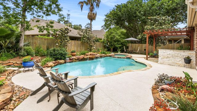 99 N Mews Wood Court, The Woodlands, TX 77381