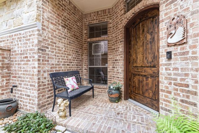99 N Mews Wood Court, The Woodlands, TX 77381