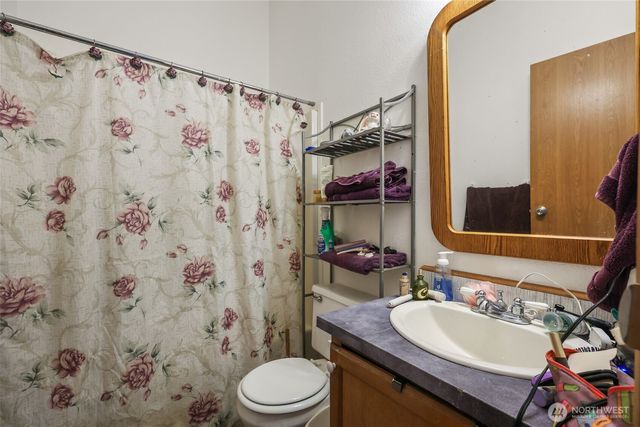 208 W Orchard Street, Oakville, WA 98568