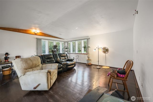 208 W Orchard Street, Oakville, WA 98568