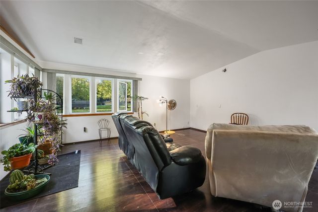 208 W Orchard Street, Oakville, WA 98568