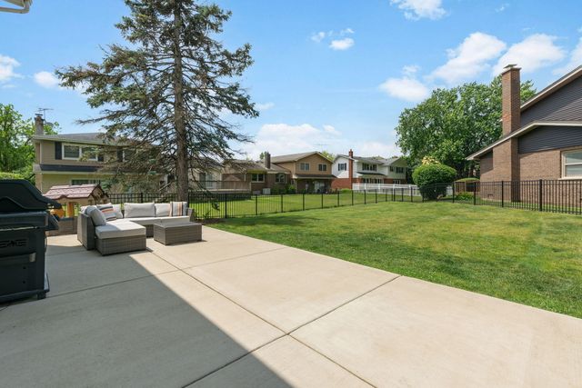 504 LOIS Court, Mount Prospect, IL 60056