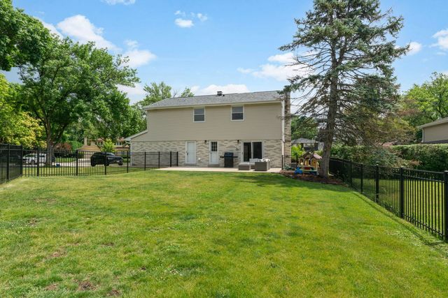 504 LOIS Court, Mount Prospect, IL 60056