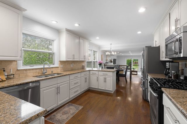 504 LOIS Court, Mount Prospect, IL 60056