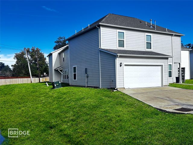 81 Fern Court Street, Lake Jackson, TX 77566