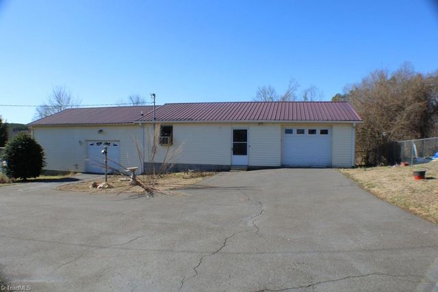425 Ararat highway Road, Ararat, VA 24053
