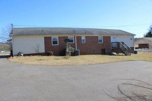 425 Ararat highway Road, Ararat, VA 24053