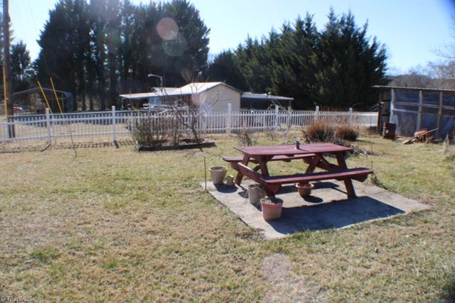 425 Ararat highway Road, Ararat, VA 24053