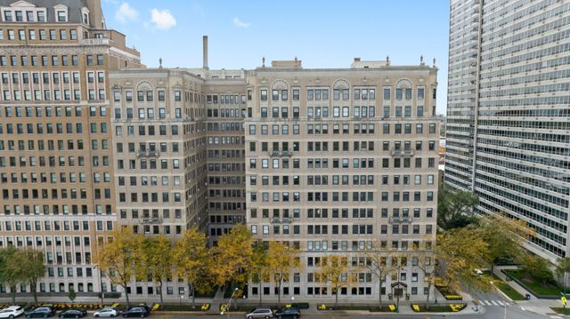 3520 N LAKE SHORE Drive 4M, Chicago, IL 60657
