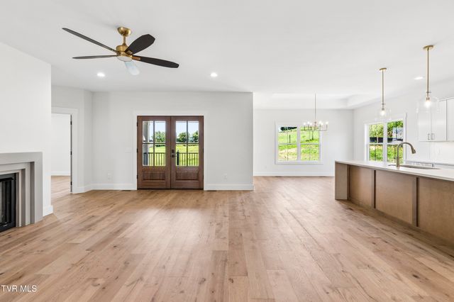 61 Glaze Farm Way, Johnson City, TN 37601