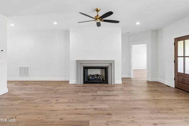 61 Glaze Farm Way, Johnson City, TN 37601