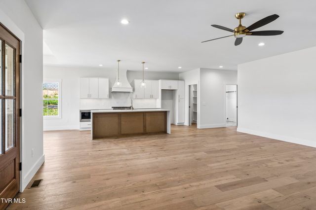 61 Glaze Farm Way, Johnson City, TN 37601
