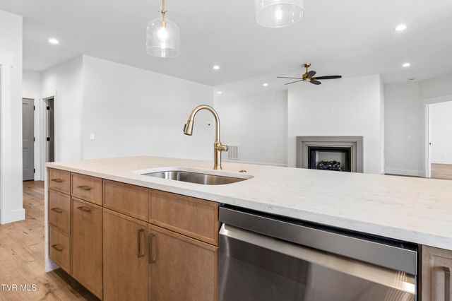 61 Glaze Farm Way, Johnson City, TN 37601