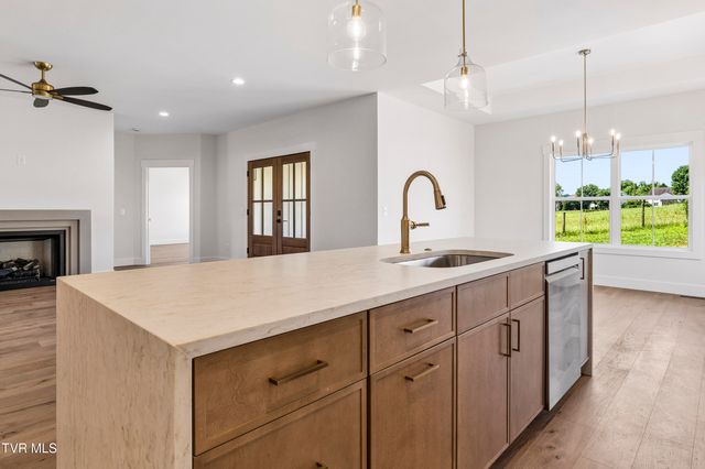61 Glaze Farm Way, Johnson City, TN 37601