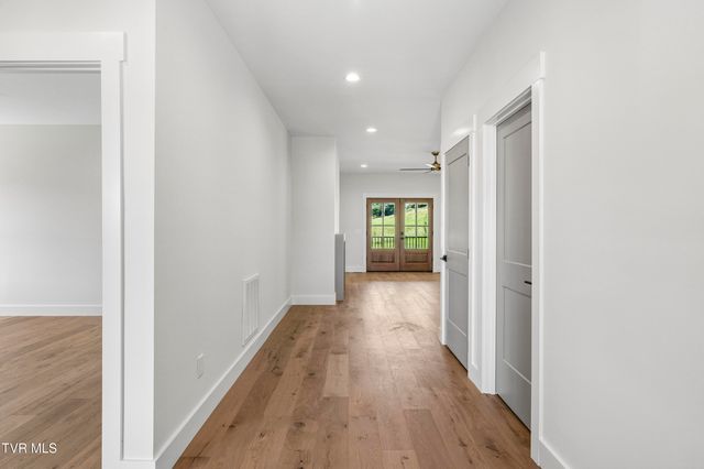 61 Glaze Farm Way, Johnson City, TN 37601
