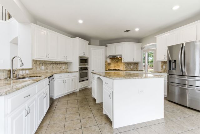 1913 Grand Park Place Lane, Flower Mound, TX 75028