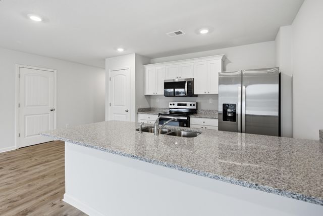 4510 ROYSTER CREEK DR N, Millington, TN 38053