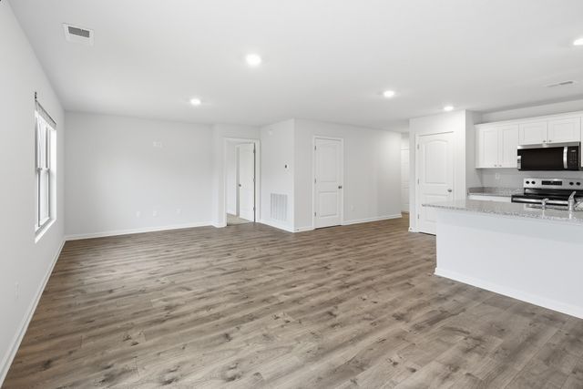 4510 ROYSTER CREEK DR N, Millington, TN 38053