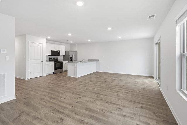 4510 ROYSTER CREEK DR N, Millington, TN 38053