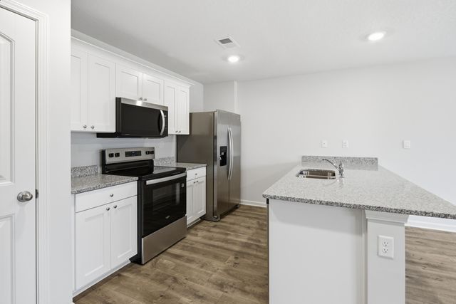 4510 ROYSTER CREEK DR N, Millington, TN 38053