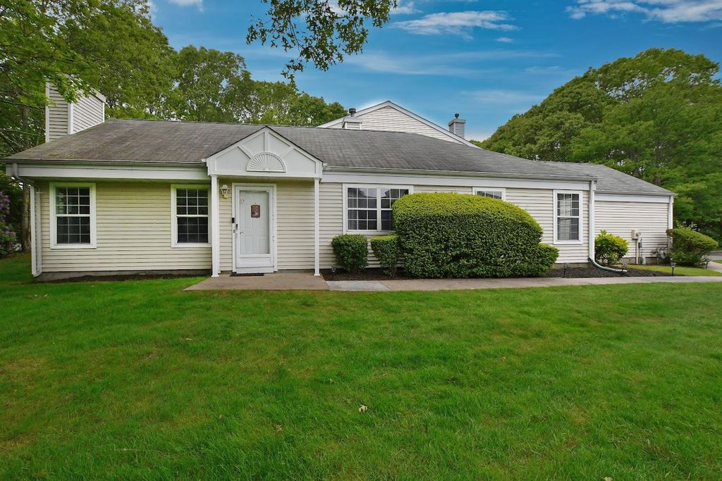83 Fox Court, Manorville, NY 11949