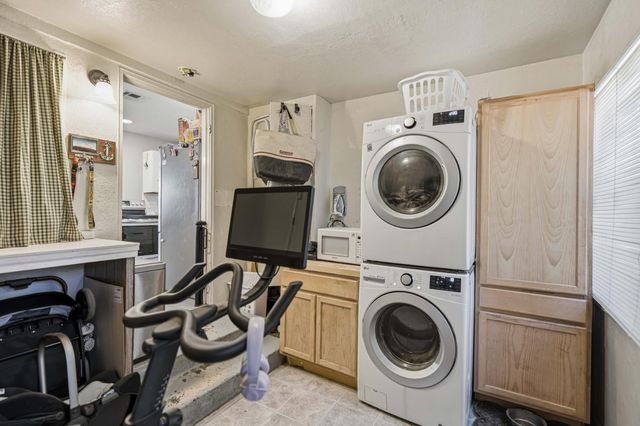 229 Kavanagh Ave, Modesto, CA 95350