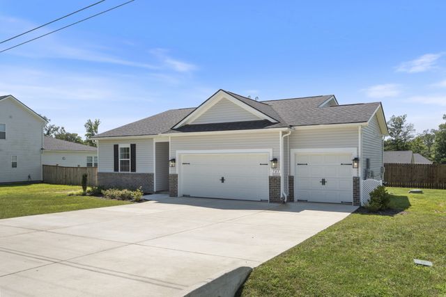 705 Chestnut Bnd, Dickson, TN 37055