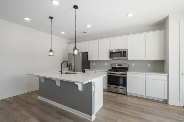 705 Chestnut Bnd, Dickson, TN 37055