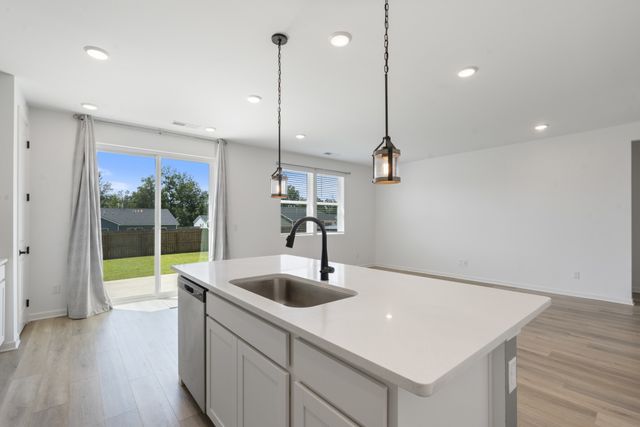 705 Chestnut Bnd, Dickson, TN 37055