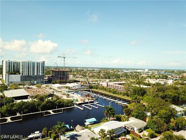 2047 Harbor LN, Naples, FL 34104