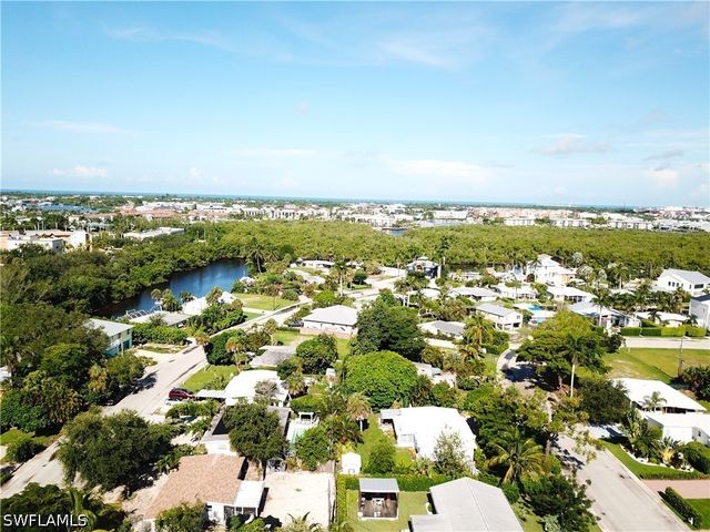 2047 Harbor LN, Naples, FL 34104