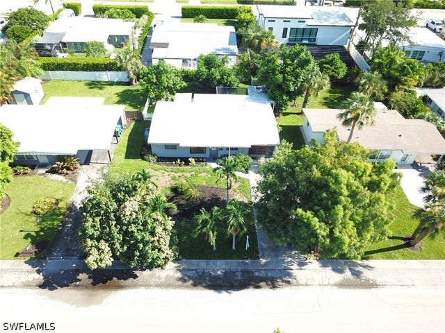 2047 Harbor LN, Naples, FL 34104