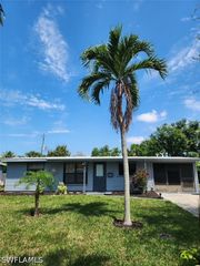 2047 Harbor LN, Naples, FL 34104