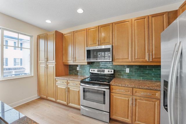 560 NW 39th Circle 560, Boca Raton, FL 33431