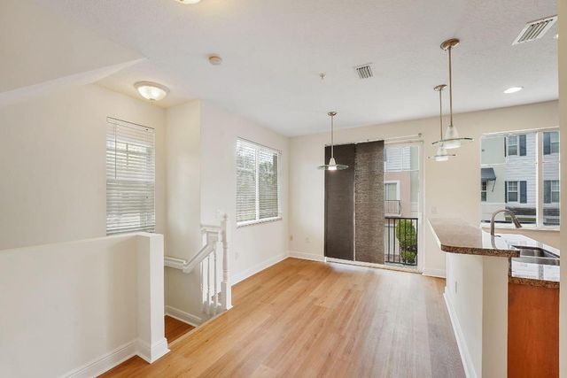 560 NW 39th Circle 560, Boca Raton, FL 33431