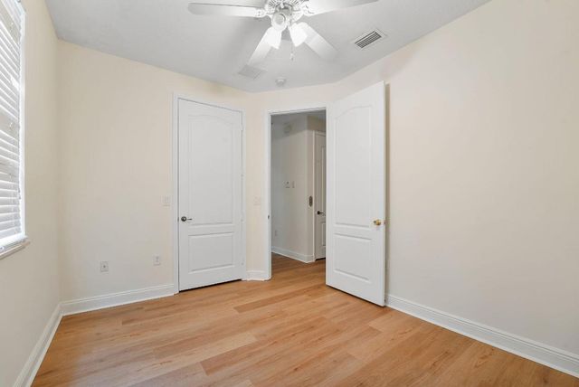 560 NW 39th Circle 560, Boca Raton, FL 33431