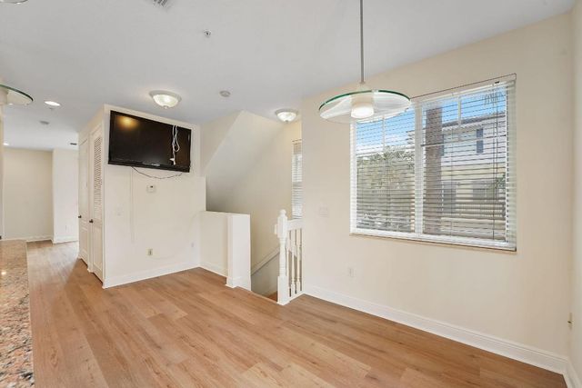 560 NW 39th Circle 560, Boca Raton, FL 33431